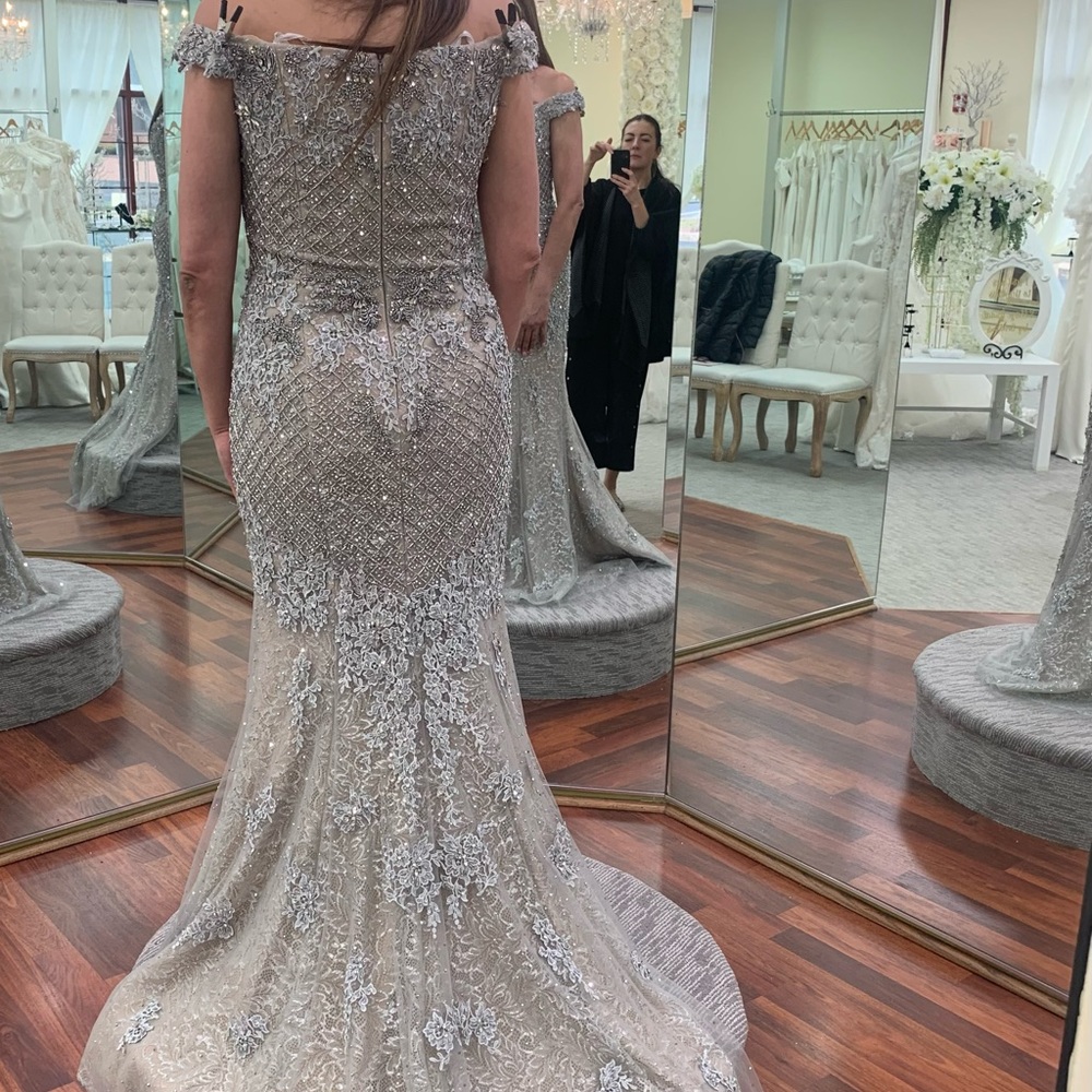 Terani Couture 1913GL9586 Embellished Off shoulder  Trumpet Dress size 12
